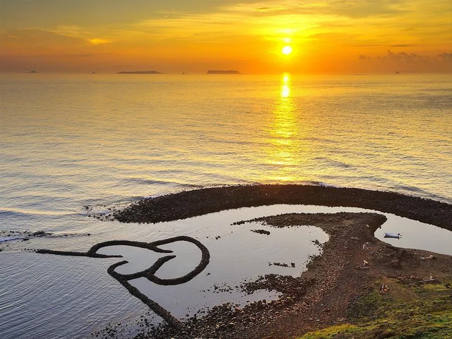 Qimei Twin-Heart Stone Weir